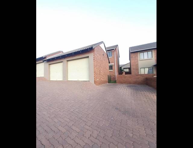 4 BEDROOM PROPERTY TO RENT IN MOOIKLOOF RIDGE ESTATE